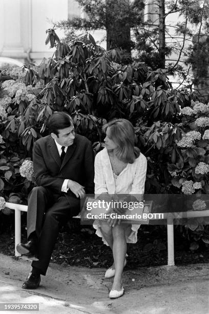 François Périer et Nathalie Delon sur le tournage du film 'Le Samouraï', en juin 1967.