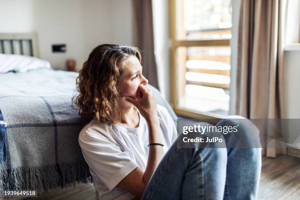 bad news - impaciente imagens e fotografias de stock