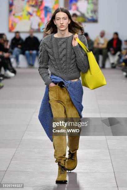 Model on the runway at Loewe Men's Fall 2024 as part of Paris Men's Fashion Week held on January 20, 2024 in Paris, France.
