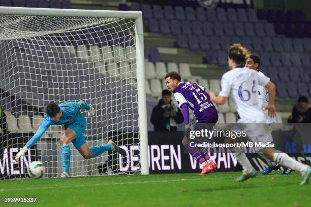 Jerill Hak of Beerschot in action during the Challenger Pro League game of the 2023 - 2024 between 1B team Koninklijke Beerschot Voetbalclub...