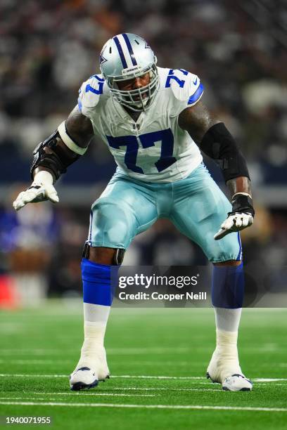 Tyron Smith of the Dallas Cowboys drops back to block during an NFL wild-card playoff football game against the Green Bay Packers at AT&T Stadium on...