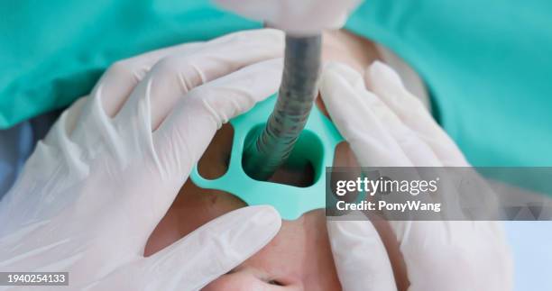 man have gastroscopy exam - throat exam stockfoto's en -beelden