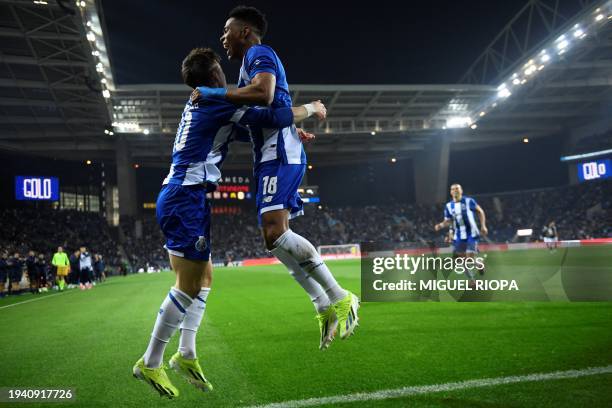 Porto's Brazilian defender Wendell celebrates with teammate scoring his team's first goal in spite of Moreirense's Brazilian goalkeeper Kewin during...