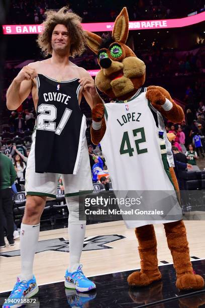 Robin Lopez of the Milwaukee Bucks swaps jerseys with Mascot The Coyote of the San Antonio Spurs on January 4, 2024 at the Frost Bank Center in San...
