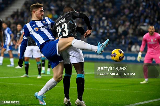 Porto's Spanish forward Toni Martinez vies with Moreirense's Dutch defender Godfried Frimpong during the Portuguese League football match between FC...