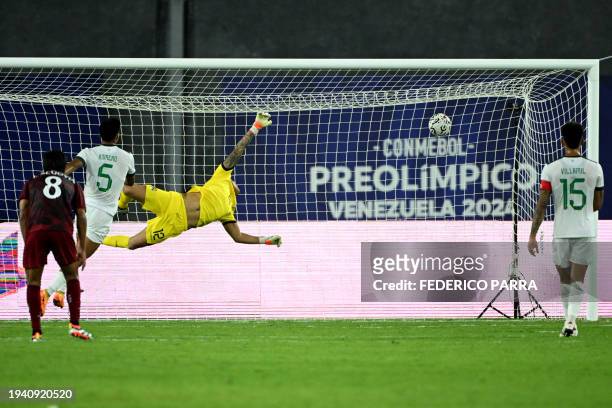 Bolivia's goalkeeper Carlos Adorno fails to save the goal scored by Venezuela's forward Jovanny Bolívar during the Venezuela 2024 CONMEBOL...