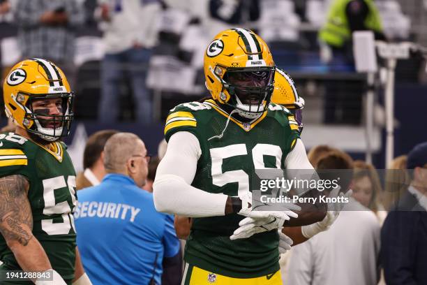 De'Vondre Campbell of the Green Bay Packers warms up prior to an NFL wild-card playoff football game against the Dallas Cowboys at AT&T Stadium on...