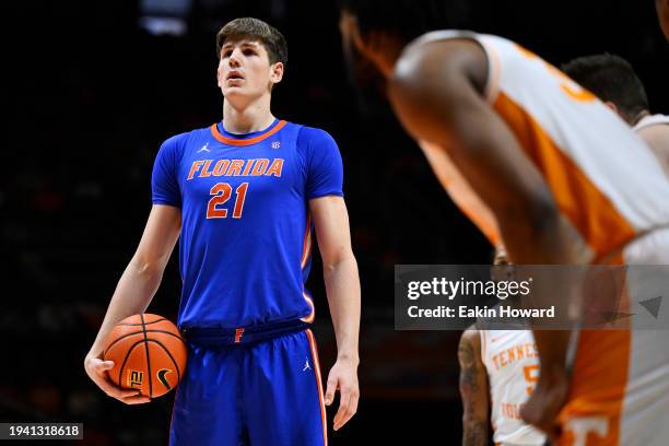 Alex Condon of the Florida Gators prepares to take a free throw against the Tennessee Volunteers in the first half at Thompson-Boling Arena on...
