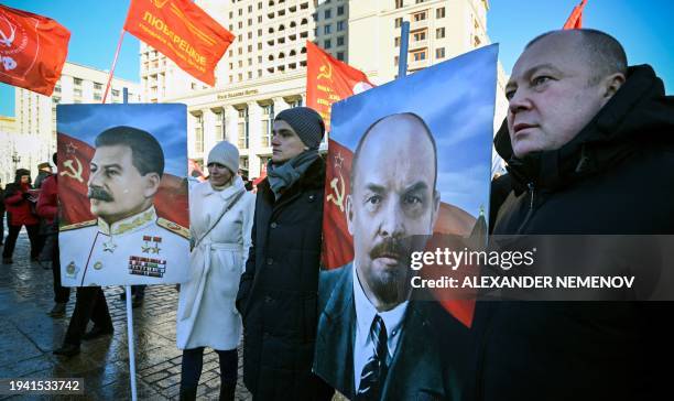 Lenin Supporters 557 Vladimir Lenin Mausoleum Stock Photos, High-Res Pictures, and ...