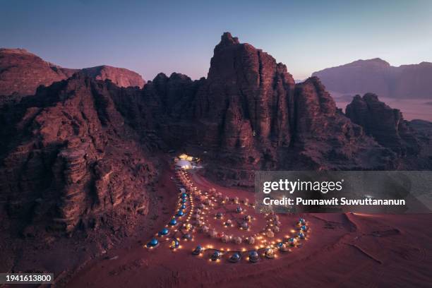 beautiful wadi rum desert at night, jordan - wadi rum stock pictures, royalty-free photos & images