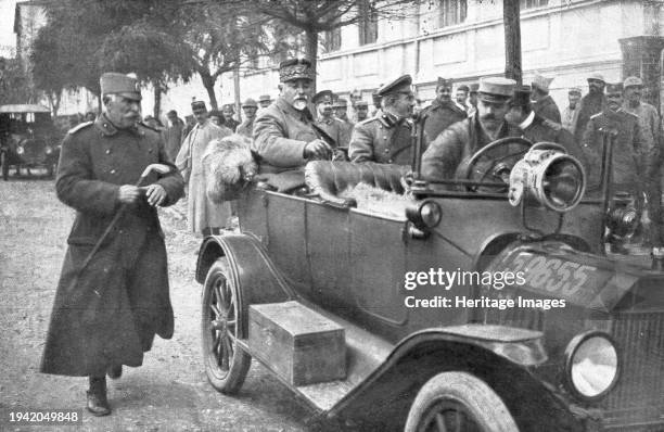 La prise de Monastir ; Le general francais Le Blois et la general russe Didericks arrivant a Monastir ou leurs troupes sont entrees les premieres des...