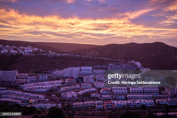 buildings in spain - neringa fotografías e imágenes de stock