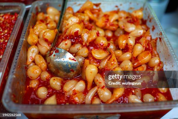 pickled garlic cloves with chili sauce being sold - chili sauce stock pictures, royalty-free photos & images