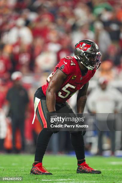Lavonte David of the Tampa Bay Buccaneers lines up during an NFL Wild Card playoff football game against the Philadelphia Eagles at Raymond James...