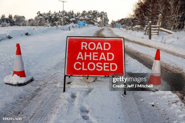 Snow Weather Closure Weather Closure Photos and Premium High Res Pictures - Getty Images