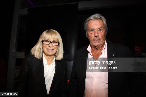 Alain Delon participe à la soirée organisée par la chaîne de télévision Orange : Cinéma Séries pour le lancement de la série de documentaires...