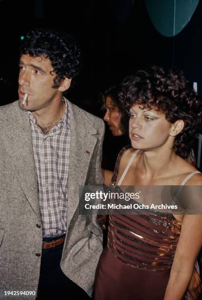 American actor Elliott Gould and Jennifer Bongart attend an event, US, circa 1977.