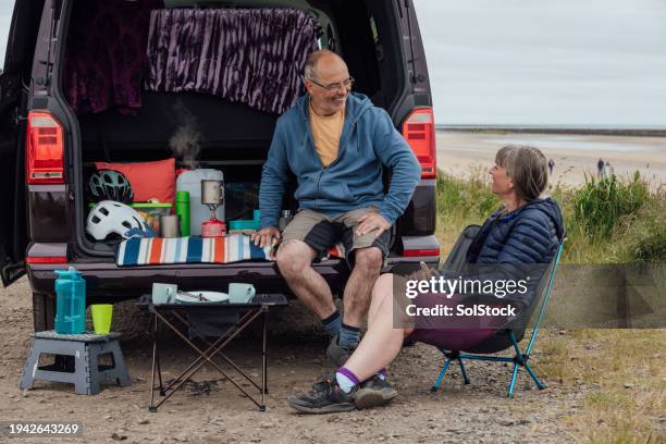 time for a cup of tea - puffer jacket stock pictures, royalty-free photos & images