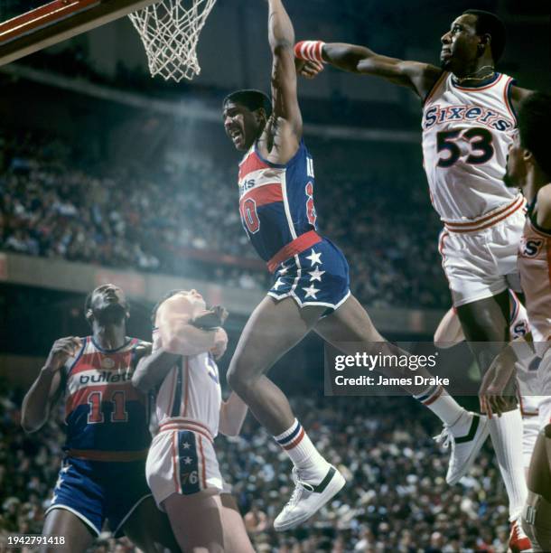 Darryl Dawkins of the Philadelphia 76ers defends a shot by Phil Walker of the Washington Bullets during a game at The Spectrum circa 1978 in...