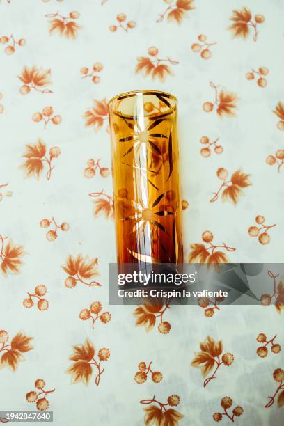 vintage glass tumbler - old fashioned cocktail overhead stock pictures, royalty-free photos & images