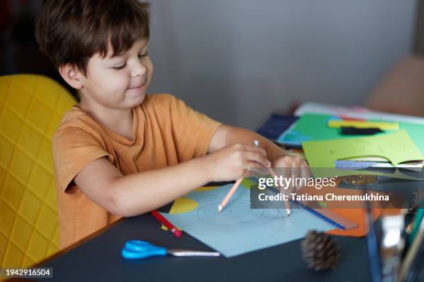 Children Using Compass 587 Compass Room Stock Photos, High-Res Pictures, and Images - Getty Images