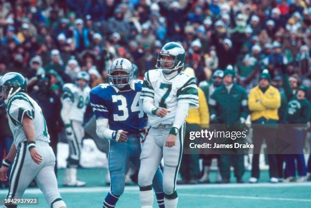 Dallas Cowboys cornerback Aaron Mitchell and Philadelphia Eagles quarterback Ron Jaworski watch a field goal attemp from Philadelphia kicker Tony...