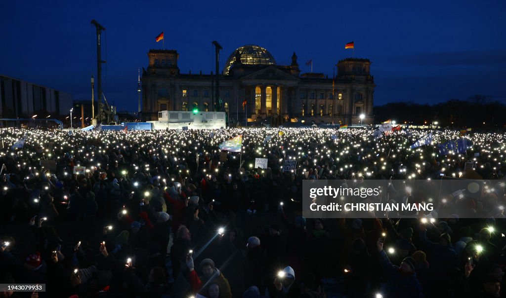 TOPSHOT-GERMANY-POLITICS-PARTIES-MIGRATION-RACISM-DEMO