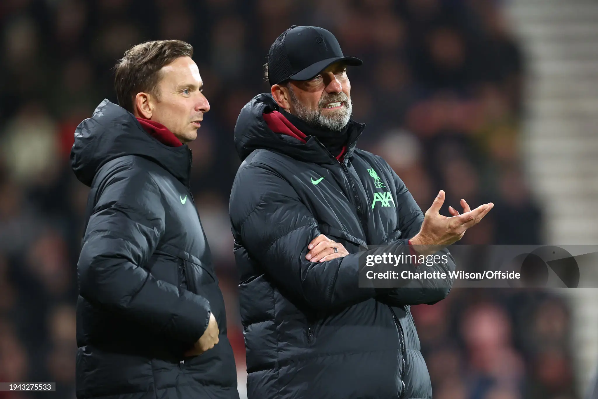 Lijnders enjoys Slot at Liverpool and comments on contact with Klopp