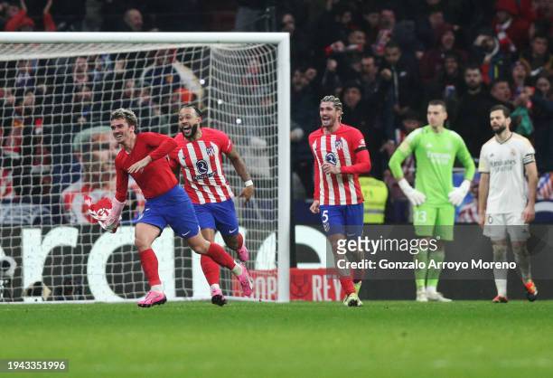 Antoine Griezmann of Atletico Madrid celebrates scoring his team's third goal during the Copa del Rey Round of 16 match between Atletico Madrid and...
