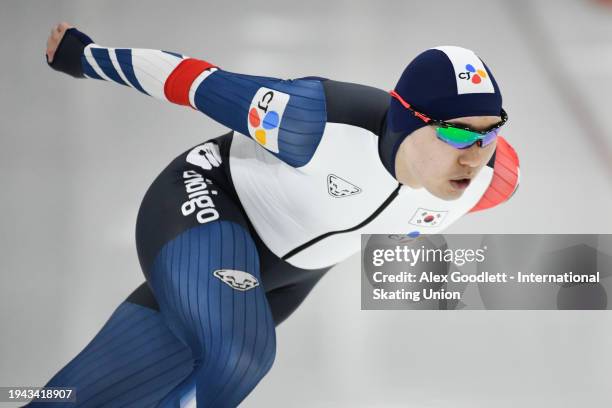 Tae-Yun Kim of South Korea competes in the men's 1000 meter final during the ISU Four Continents Speed Skating Championships at Utah Olympic Oval on...