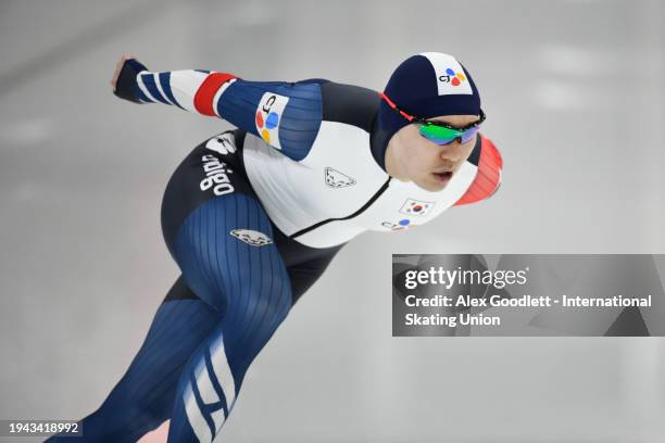 Tae-Yun Kim of South Korea competes in the men's 1000 meter final during the ISU Four Continents Speed Skating Championships at Utah Olympic Oval on...