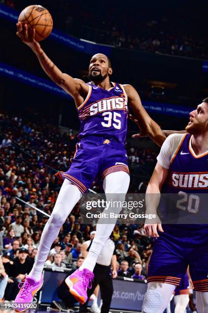 Kevin Durant of the Phoenix Suns drives to the basket during the game against the Indiana Pacers on January 21, 2024 at Footprint Center in Phoenix,...