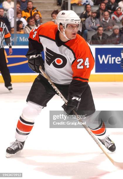 Sami Kapanen of the Philadelphia Flyers skates against the Toronto Maple Leafs during NHL game action on January 17, 2004 at Air Canada Centre in...