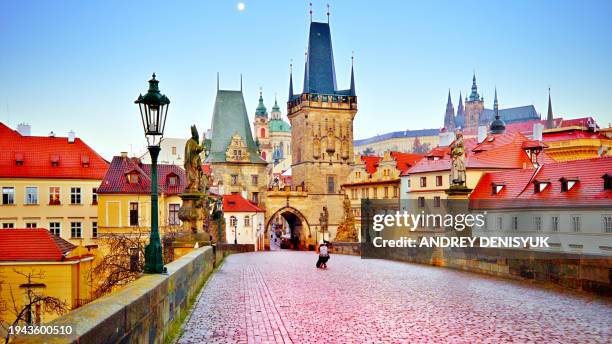 charles bridge at morning, prague - hradcany castle fotografías e imágenes de stock