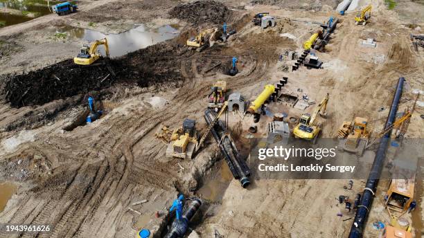 construction of a process pipeline site - kazakhstan stock photos et images de collection