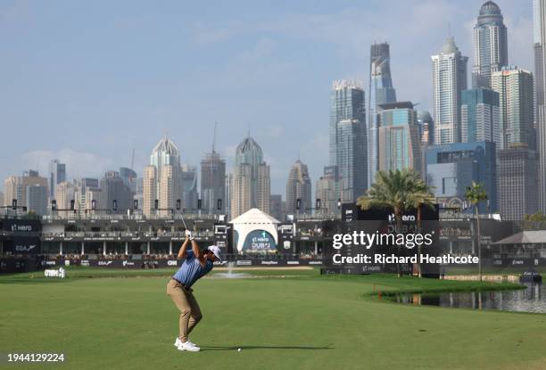 Cameron Young of the United States plays into the 18th green on day two of the Hero Dubai Desert Classic at Emirates Golf Club on January 19, 2024 in...