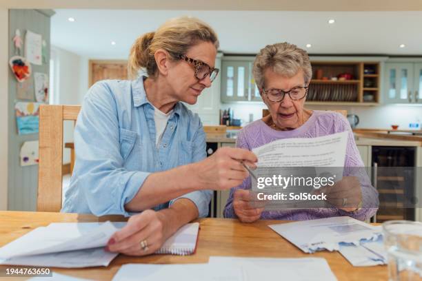 financial teamwork - hulp stockfoto's en -beelden