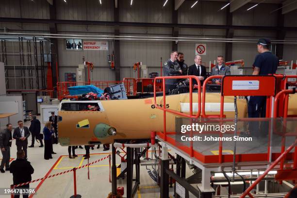 German Chancellor Olaf Scholz , beside of Rene Obermann, Mike Schoellhorn and Andreas Hammer of Airbus visits the construction hall of the...