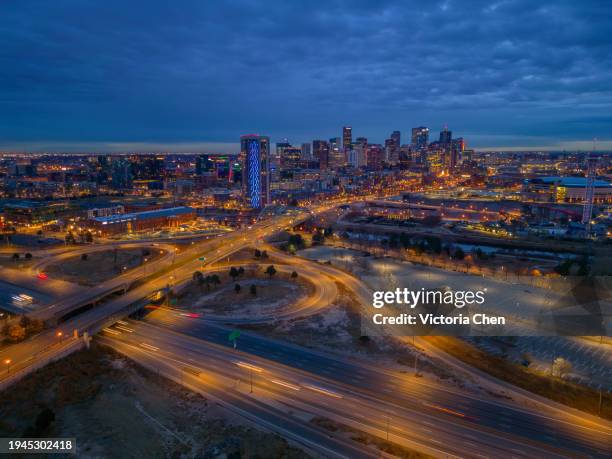 skyline in denver, colorado - downtown denver stock pictures, royalty-free photos & images