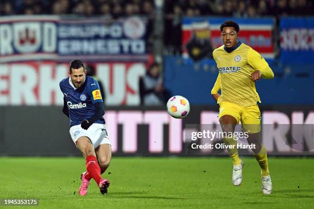 Steven Skrzybski of Holstein Kiel scores his team's first goal during the Second Bundesliga match between Holstein Kiel and Eintracht Braunschweig at...