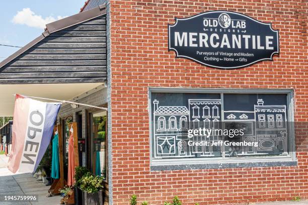 Hendersonville, North Carolina, Old Lab Designs Mercantile, vintage clothing and gifts, sign and mural on wall.