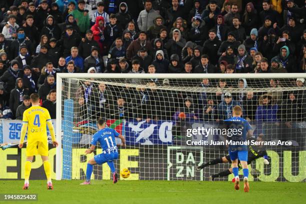 Luis Rioja of Deportivo Alaves scores his team's first goal from the penalty spot during the LaLiga EA Sports match between Deportivo Alaves and...