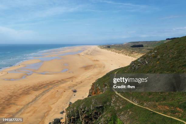 coastline and beach at barneville-carteret, normandy/ france - baixa normandia imagens e fotografias de stock