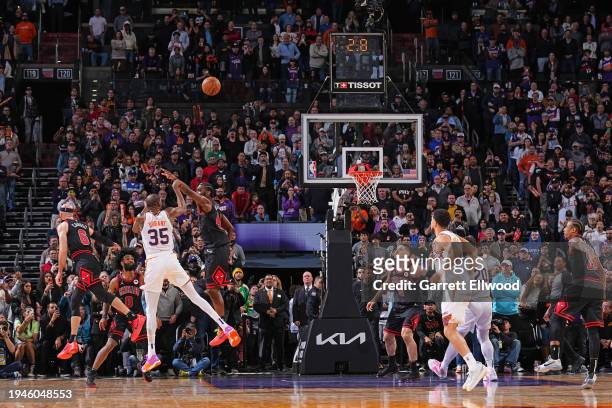 Kevin Durant of the Phoenix Suns shoots game winning basket during the game against the Chicago Bulls on January 22, 2024 at Footprint Center in...