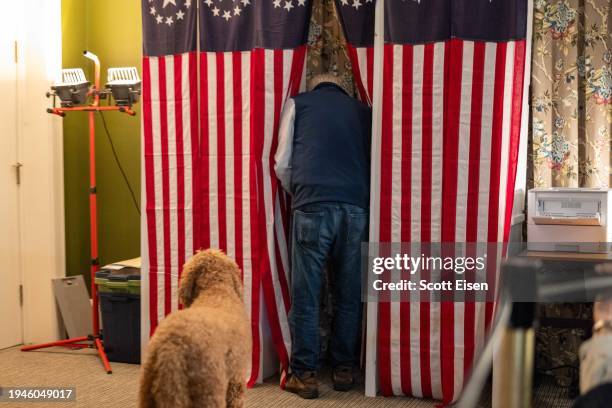 Les Otten fills out his ballot in a voting booth just after midnight on January 23, 2024 in Dixville Notch, New Hampshire. Dixville Notch is the only...