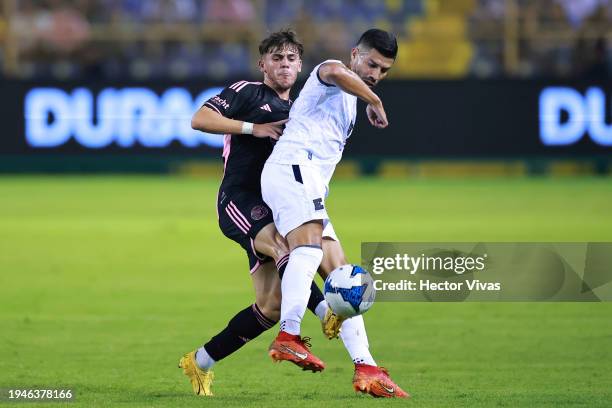 Noah Allen of Inter Miami FC battles for possession with Nelson Bonilla of El Salvador during a friendly match between El Salvador and Inter Miami at...