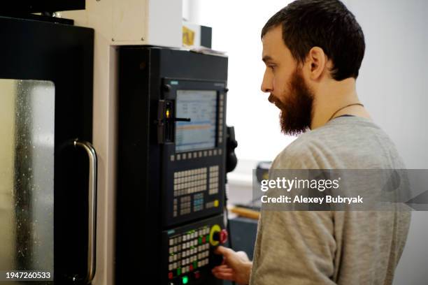 Filer Machine Operator 224 Manual Worker Milling Machine Operator Stock Photos, High-Res ...