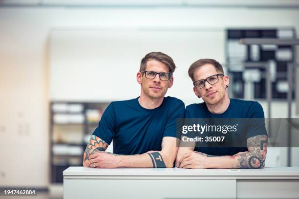double trouble - identical twin stock pictures, royalty-free photos & images