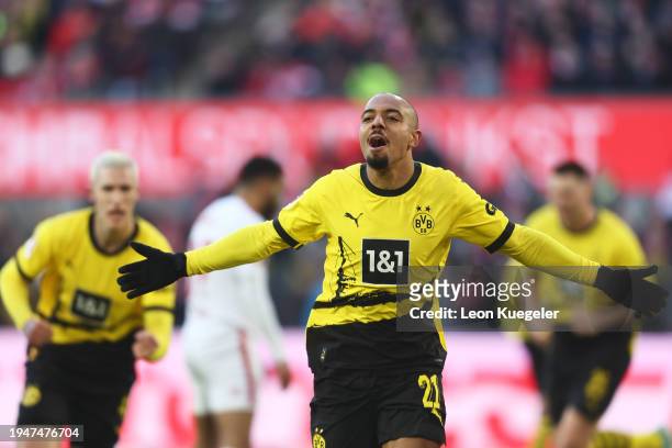 Donyell Malen of Borussia Dortmund celebrates scoring his team's first goal during the Bundesliga match between 1. FC Köln and Borussia Dortmund at...