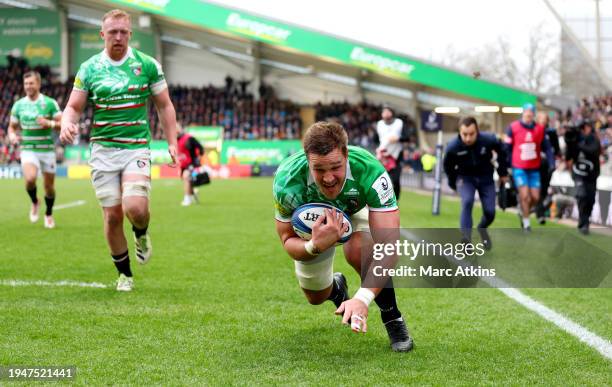 Hanro Liebenberg of Leicester Tigers scores his team's first try during the Investec Champions Cup match between Leicester Tigers and Leinster Rugby...